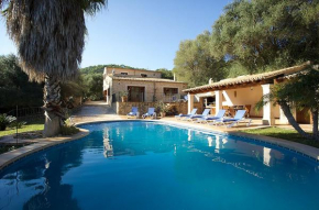 Country house in a peaceful rural setting for large groups
